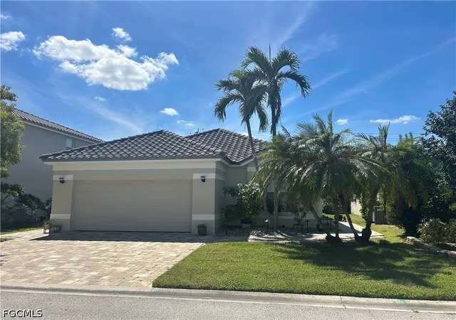 Photo 2 of Sale Pending at 11228 Lakeland Cir, Fort Myers, FL 33913 | MLS# 2026040064 | Listing updated on 2026-10-05