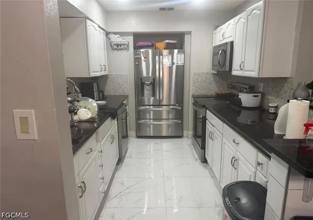 Photo 2 of Single family home for sale at 214 Daleview Ave, Lehigh Acres, FL 33936 | MLS# 2026040070 | Listing updated on 2026-10-03