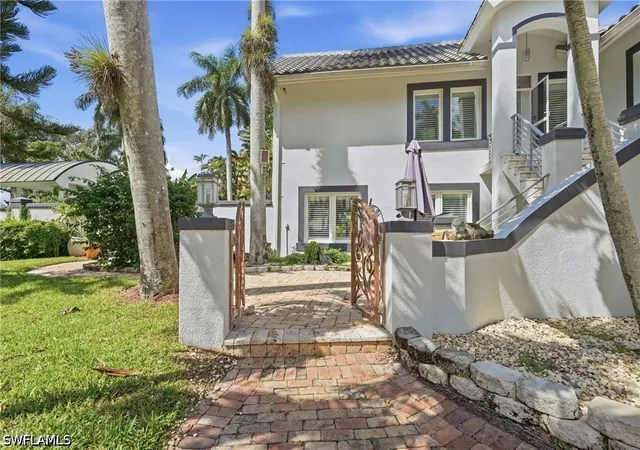 Photo 2 of Mansion for sale at 1205 Caloosa Dr, Fort Myers, FL 33901 | MLS# 226029508 | Listing updated on 2026-09-23