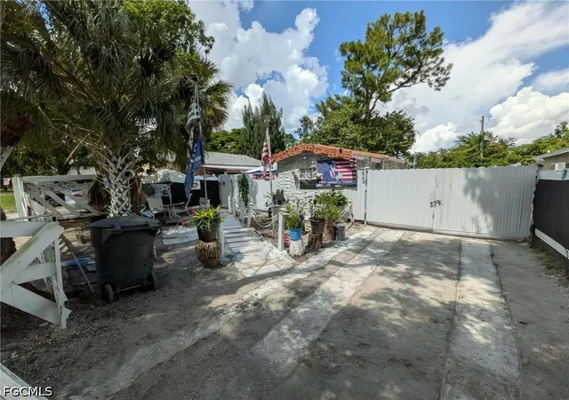 Single family home for sale at 2343 Canal St, Fort Myers, FL 33901 | MLS# 2026040106 | Listing updated on 2026-09-23