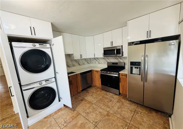 Photo 4 of Single family home for sale at 124 Sebring Cir, Lehigh Acres, FL 33936 | MLS# 2026040321 | Listing updated on 2026-10-02