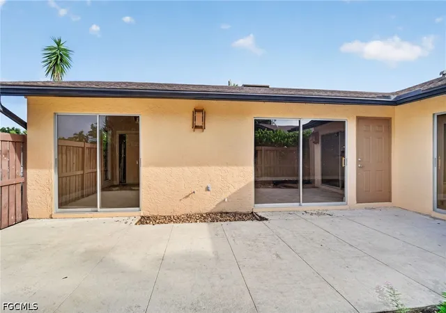 Photo 3 of Townhouse for sale at 6305 Royal Woods Dr, Fort Myers, FL 33908 | MLS# 2026040525 | Listing updated on 2026-10-08