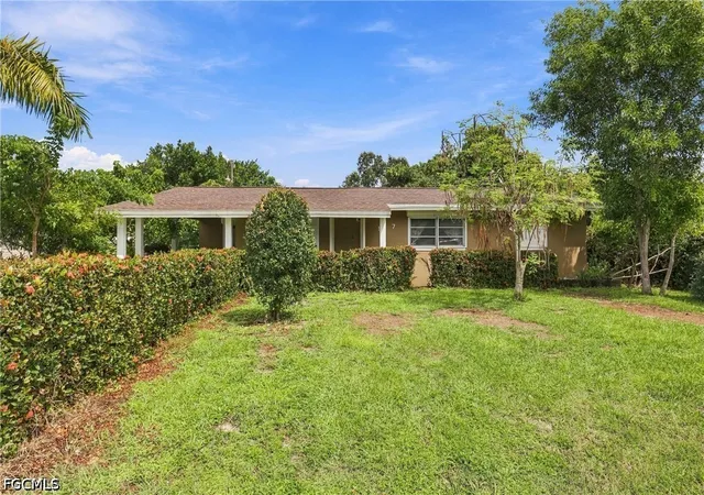 Photo 1 of Sale Pending at 1657 Rudy Ct, Fort Myers, FL 33901 | MLS# 2026040569 | Listing updated on 2026-10-08