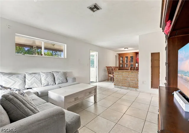 Photo 3 of Sale Pending at 1657 Rudy Ct, Fort Myers, FL 33901 | MLS# 2026040569 | Listing updated on 2026-10-08