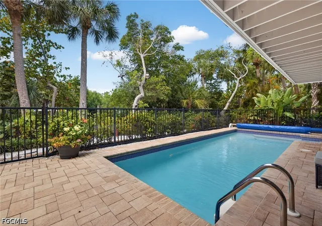 Photo 3 of Single family home for sale at 561 Lighthouse Way, Sanibel, FL 33957 | MLS# 2026040576 | Listing updated on 2026-10-08
