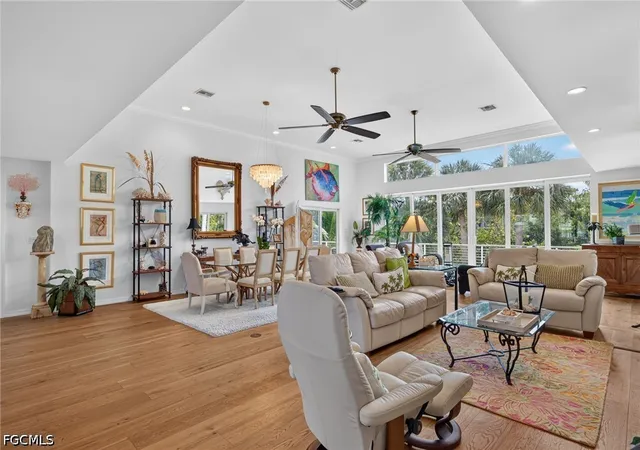 Photo 4 of Single family home for sale at 561 Lighthouse Way, Sanibel, FL 33957 | MLS# 2026040576 | Listing updated on 2026-10-08