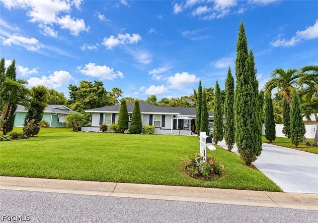Single family home for sale at 5550 New Pine Lake Dr, Fort Myers, FL 33907 | MLS# 2026040710