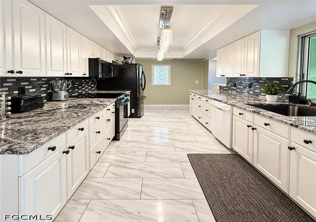 Photo 3 of Single family home for sale at 5550 New Pine Lake Dr, Fort Myers, FL 33907 | MLS# 2026040710 | Listing updated on 2026-10-02
