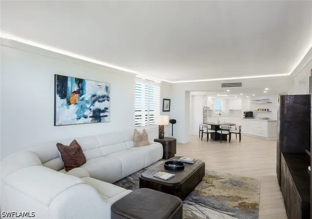 Listing Photo 5 - Condo for sale in building located at 6001 Pelican Bay Blvd, Naples, FL 34108 - Unit #1606