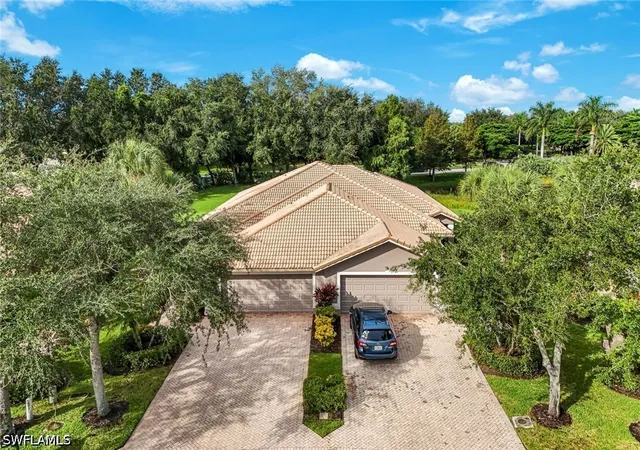 Photo 4 of Townhouse for sale at 13642 Lucera Ct, Estero, FL 33928 | MLS# 226030800 | Listing updated on 2026-10-07