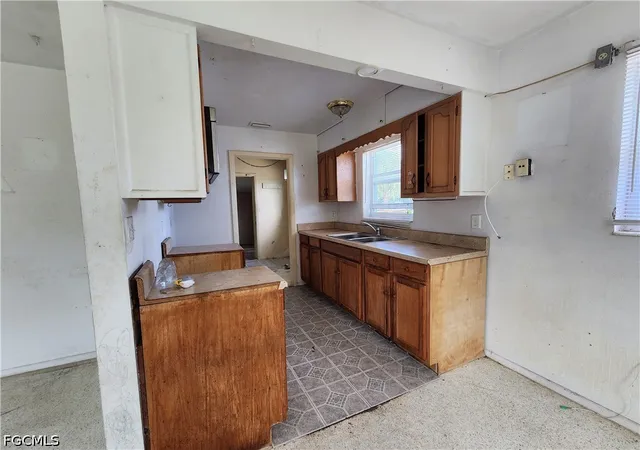 Photo 4 of Single family home for sale at 3222 Royal Palm Ave, Fort Myers, FL 33901 | MLS# 2026040769 | Listing updated on 2026-09-28