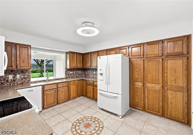 Photo 4 of Single family home for sale at 1251 S Brandywine Cir, Fort Myers, FL 33919 | MLS# 2026040822 | Listing updated on 2026-10-08