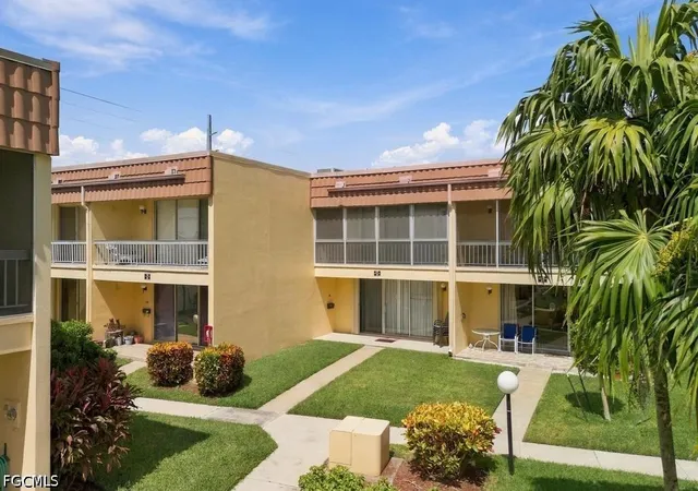 Photo 3 of Townhouse for sale at 1604 SE 28th Terrace #24, Cape Coral, FL 33904 | MLS# 2026040829 | Listing updated on 2026-10-07