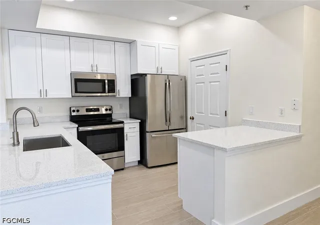 Listing Photo 4 - Condo for sale in building located at 9025 Colby Dr, Fort Myers, FL 33919 - Unit #2120