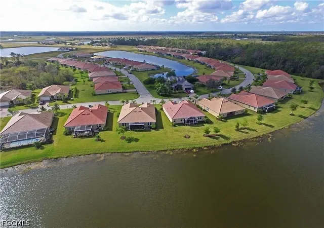 Listing Photo 4 - Condo for sale in building located at 3336 Apple Blossom Dr, Alva, FL 33920