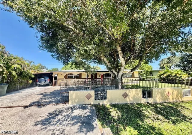 Photo 1 of Single family home for sale at 4715 Nottingham Dr, Fort Myers, FL 33905 | MLS# 2026040934 | Listing updated on 2026-10-04