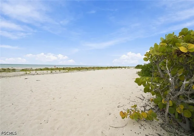 Listing Photo 4 - Condo for sale in building located at 1299 Middle Gulf Dr, Sanibel, FL 33957 - Unit #223