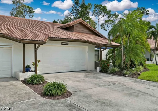 Photo 2 of Townhouse for sale at 13233 Tall Pine Cir, Fort Myers, FL 33907 | MLS# 2026040993 | Listing updated on 2026-10-06