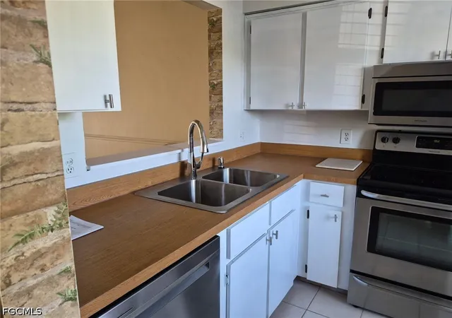 Photo 3 of Condo for sale at 9377 Lennex Ln, Fort Myers, FL 33919 | MLS# 2026041012 | Listing updated on 2026-09-29