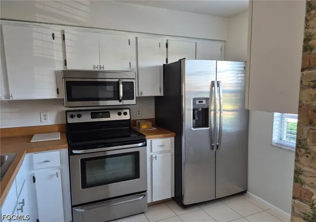 Photo 4 of Condo for sale at 9377 Lennex Ln, Fort Myers, FL 33919 | MLS# 2026041012 | Listing updated on 2026-09-29