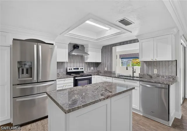 Photo 4 of Single family home for sale at 450 Huntington Dr, Naples, FL 34109 | MLS# 226034625 | Listing updated on 2026-09-29