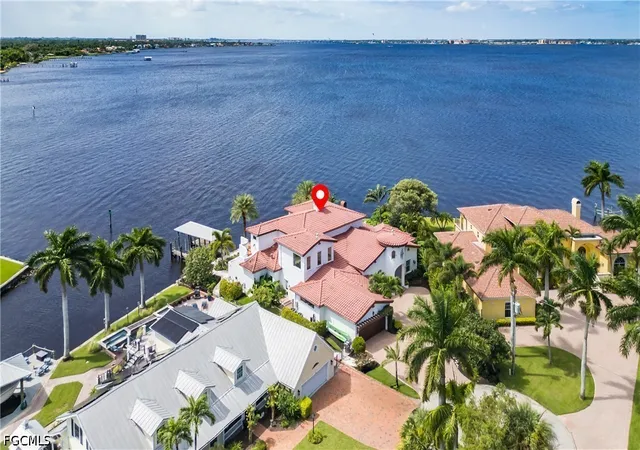 Single family home for sale at 911 Aqua Ln, Fort Myers, FL 33919 | MLS# 2026041041