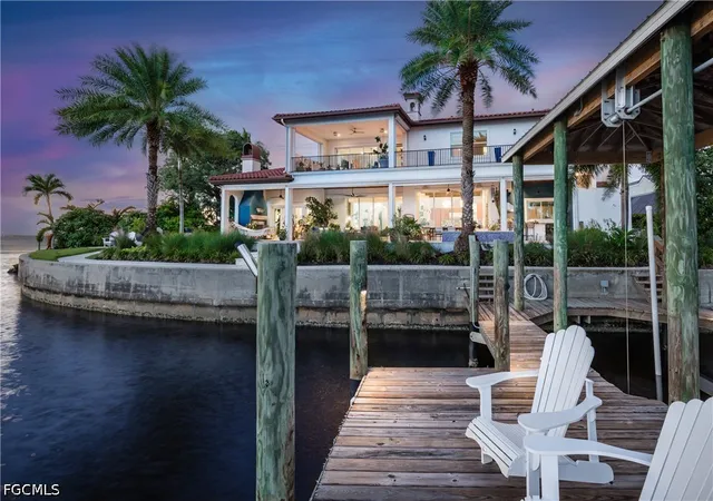 Photo 50 of Mansion for sale at 911 Aqua Ln, Fort Myers, FL 33919 | MLS# 2026041041 | Listing updated on 2026-10-06