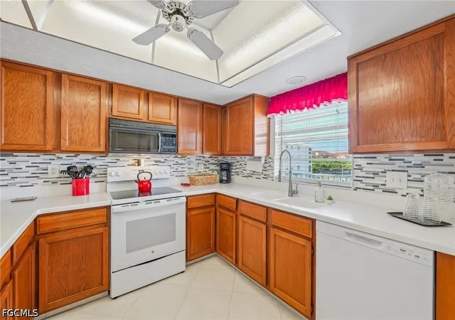 Listing Photo 4 - Condo for sale in building located at 4521 Bay Bch Ln, Fort Myers Beach, FL 33931 - Unit #326