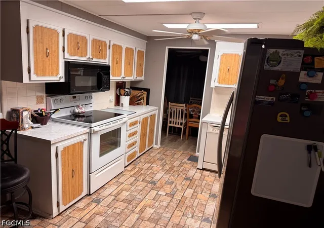 Photo 3 of Manufactured home for sale at 264 Shoreland Dr, Fort Myers, FL 33905 | MLS# 2026041112 | Listing updated on 2026-10-01