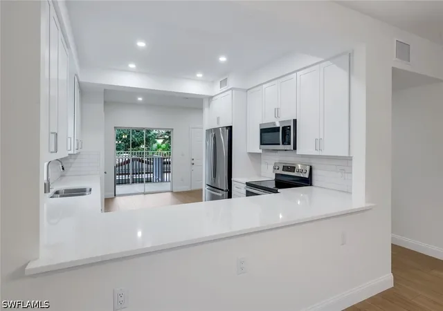 Listing Photo 4 - Condo for sale in building located at 6030 Chardonnay Ln, Naples, FL 34119 - Unit #204