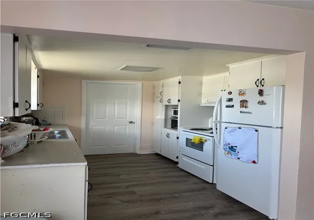 Photo 2 of Single family home for sale at 382 Ottumwa Ave, Fort Myers, FL 33905 | MLS# 2026041121 | Listing updated on 2026-10-02