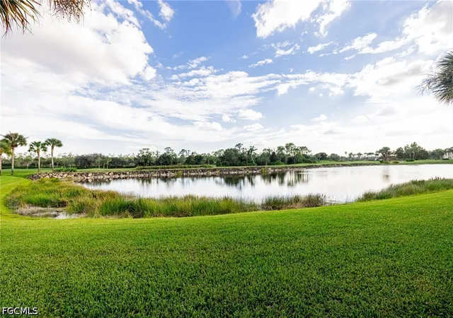 Listing Photo 3 - Condo for sale in building located at 10381 Mcarthur Palm Ln, Fort Myers, FL 33966 - Unit #2711