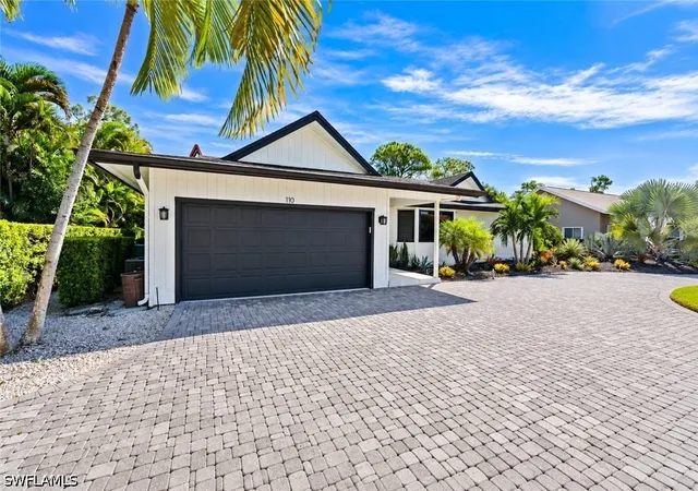 Photo 3 of Single family home for sale at 110 Palmetto Dunes Cir, Naples, FL 34113 | MLS# 226034699 | Listing updated on 2026-10-07