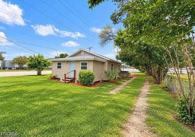 Photo 1 of Single family home for sale at 620 Oak, Auburndale, FL 33823 | MLS# 2026041225 | Listing updated on 2026-10-01