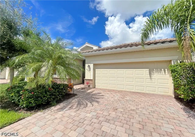 Photo 1 of Single family home for sale at 2571 Laurentina Ln, Cape Coral, FL 33909 | MLS# 2026041255 | Listing updated on 2026-10-05