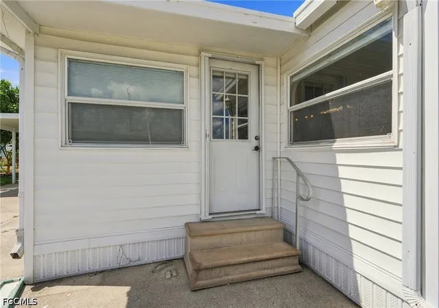 Photo 3 of Manufactured home for sale at 5558 Palm Beach Blvd #69, Fort Myers, FL 33905 | MLS# 2026041288 | Listing updated on 2026-10-08