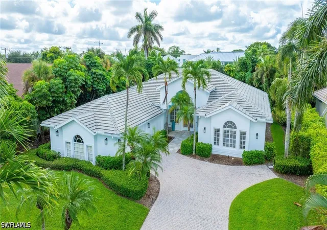 Photo 3 of Single family home for sale at 250 S Golf Dr, Naples, FL 34102 | MLS# 226033993 | Listing updated on 2026-10-03