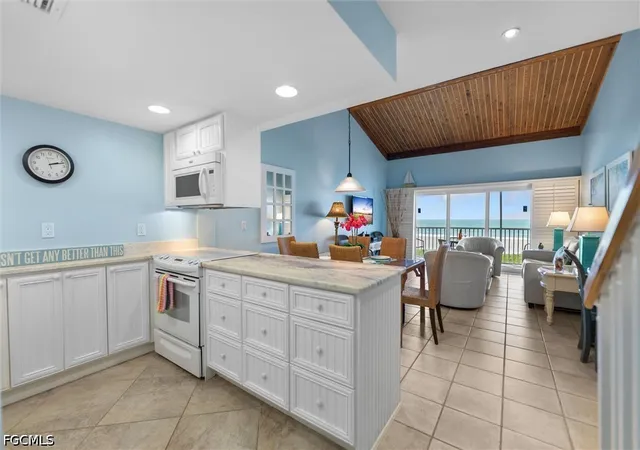 Listing Photo 5 - Condo for sale in building located at 2030 Gulf Bch Villas, Captiva, FL 33924