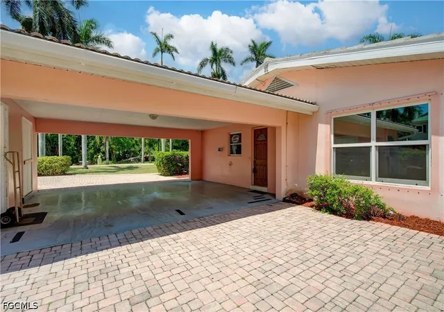 Photo 2 of Single family home for sale at 2627 Mcgregor Blvd, Fort Myers, FL 33901 | MLS# 2026041345 | Listing updated on 2026-10-01