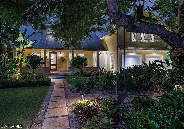 Photo 2 of Single family home for sale at 680 8th Avenue S, Naples, FL 34102 | MLS# 226032348 | Listing updated on 2026-10-01