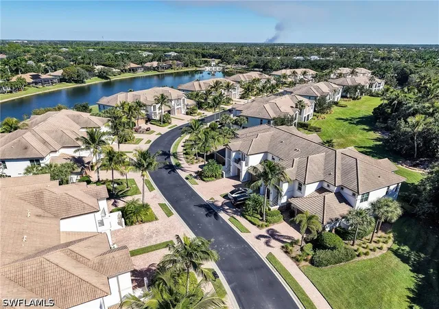 Listing Photo 4 - Condo for sale in building located at 8060 Players Cvs Dr, Naples, FL 34113 - Unit #101