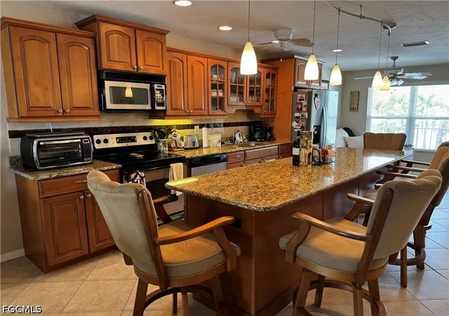 Listing Photo 3 - Condo for sale in building located at 4417 Country Clb Blvd, Cape Coral, FL 33904 - Unit #B8
