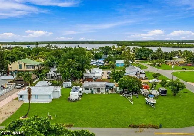 Photo 2 of Single family home for sale at 403 Mango Ave, Goodland, FL 34140 | MLS# 226035012 | Listing updated on 2026-10-03