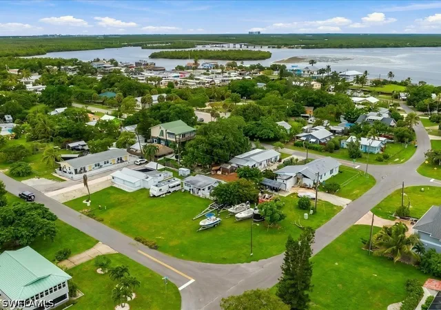 Photo 3 of Single family home for sale at 403 Mango Ave, Goodland, FL 34140 | MLS# 226035012 | Listing updated on 2026-10-03