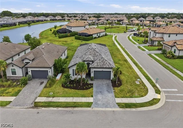 Photo 4 of Single family home for sale at 13814 Pine Lodge Ln, Fort Myers, FL 33913 | MLS# 2026041444 | Listing updated on 2026-10-07
