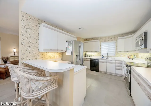 Listing Photo 4 - Condo for sale in building located at 780 Waterford Dr, Naples, FL 34113 - Unit #202
