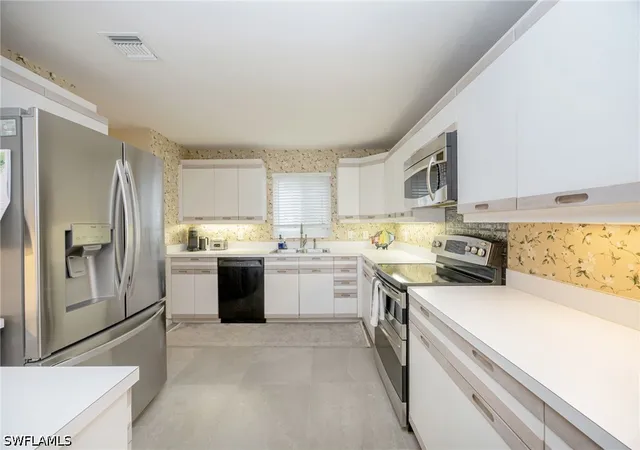 Listing Photo 5 - Condo for sale in building located at 780 Waterford Dr, Naples, FL 34113 - Unit #202