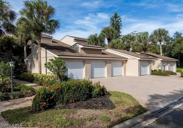 Listing Photo 4 - Condo for sale in building located at 116 Foxtail Ct, Naples, FL 34104 - Unit #1-116