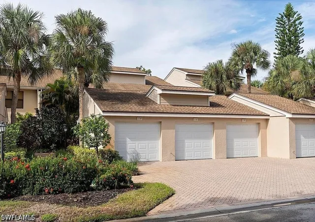 Listing Photo 5 - Condo for sale in building located at 116 Foxtail Ct, Naples, FL 34104 - Unit #1-116