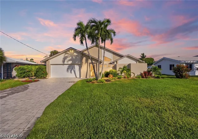 Photo 3 of Single family home for sale at 323 Washington Ct, Fort Myers Beach, FL 33931 | MLS# 226034193 | Listing updated on 2026-10-08